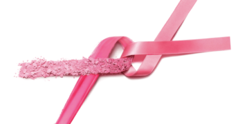 Pembe Kurdele 30 Yıldır Meme Kanserine Karşı Mücadele Edenlerin Yanında