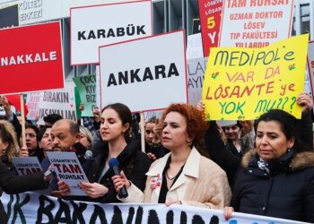 LÖSEV’li Aileler Sağlık Bakanı’nı İstifaya Davet Etti