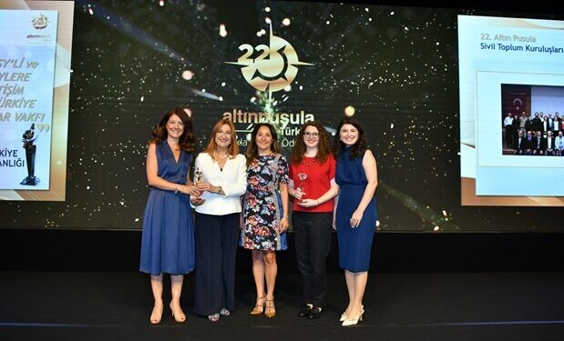 Türkiye Spastik Çocuklar Vakfı'na Altın Pusula Ödülü