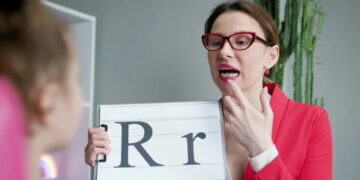 ‘R’ Harfini Söyleyemeyen Çocuklara Dikkat