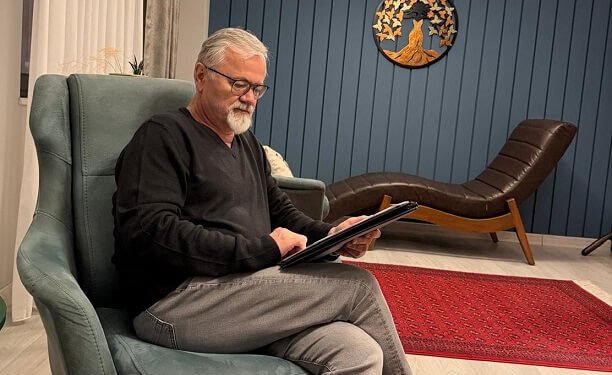 Sadık Cesur: 'İyileşmek, Bazen Birlikte Bilmemeyi Kabullenmektir'