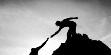 Değerler Azaldıkça İnsan Da Azalır